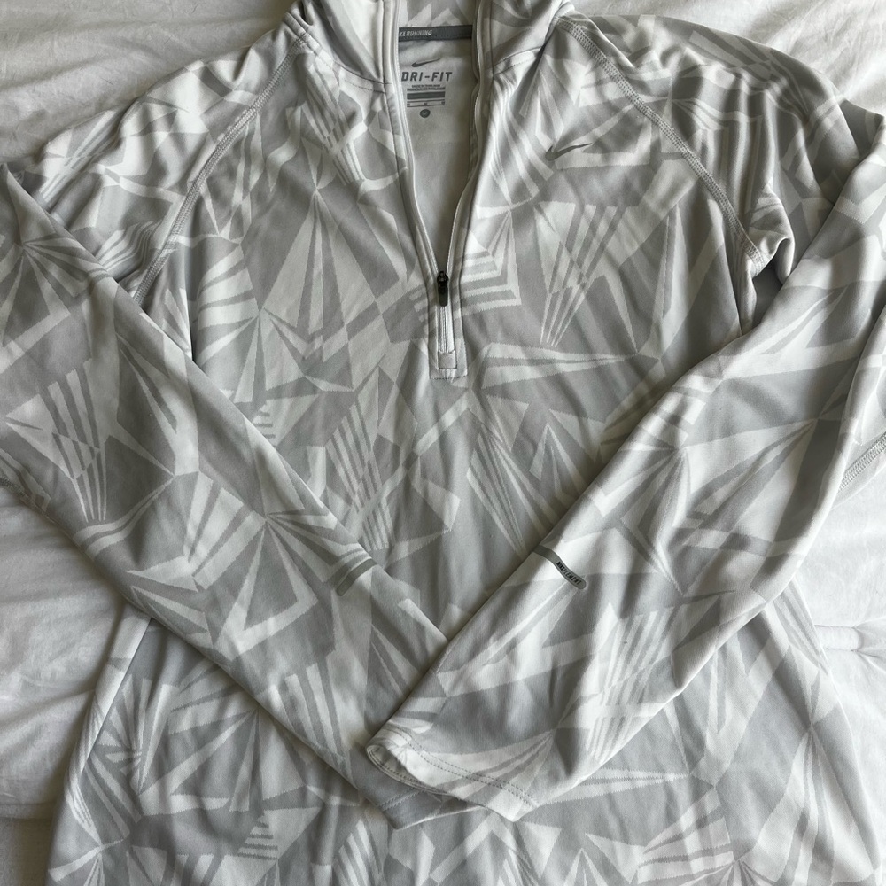 Nike Dri-FIT Geometric Pattern Pullover